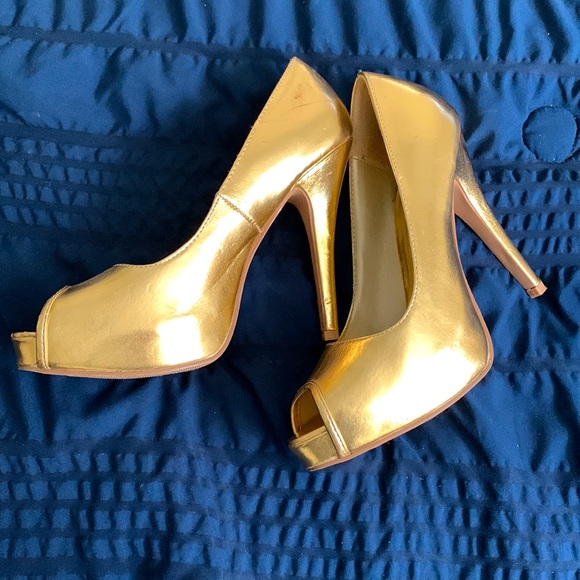 Quipid platform pumps gold size 7 - Picture 2 of 4